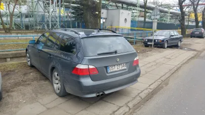 Przeszkoda na chodniku. 