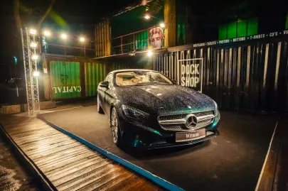 Pokaz Mercedesa przed b90
