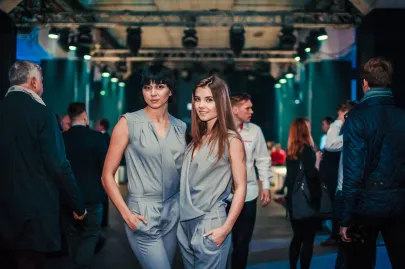 Hostessy. Z prawej strony Natalia Kaźmierczak