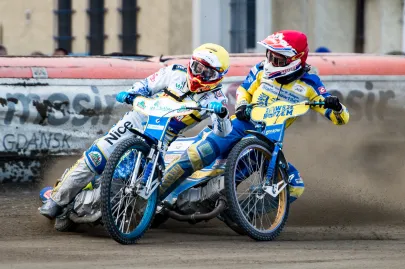 Bieg 8 - Marcin Nowak przed Adrianem Cyfer