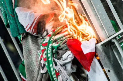 Palący się szalik Legii