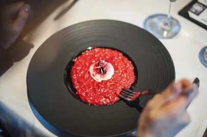 Burak, risotto, kozi ser, kawior z jesiotra
