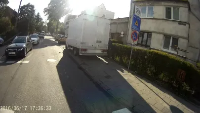 Piesi na żywopłoty?