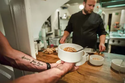 Pieczone brzoskwinie faszerowane amaretti 