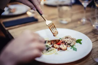 Insalata di polpo / duszona ośmiornica z oliwą z oliwek i pietruszką