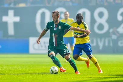 Ostoja Stjepanovic i Yannick Kakoko Sambea 