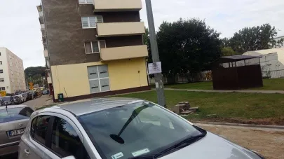 nowy chodnik tylko po znajomosci i dla wybranych