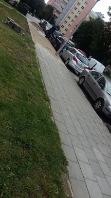 nowy chodnik tylko po znajomosci i dla wybranych
