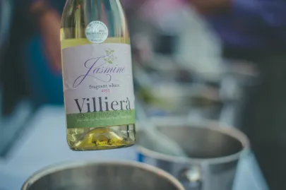 Wino Jasmine z winnicy Villiera (RPA)