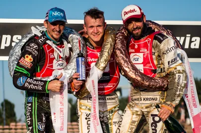 Podium od lewej - Grigorij Łaguta, Krystian Pieszczek i Piotr Protasiewicz