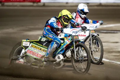 Chris Holder przed Nicki Pedersenem