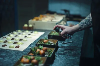 Przystawka - pączek drożdżowy z aromatem sosny  