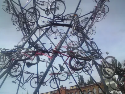   Stocznia Gdańska ' INSTALACJA 'FRUWAJĄCE ROWERY' Obchody 30 rocznicy Sierpnia