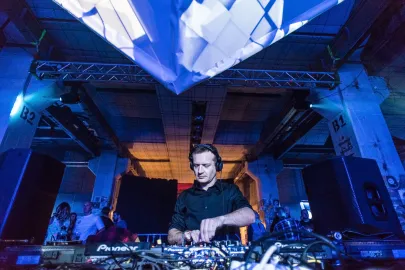 DJ