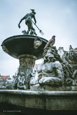 Neptun w towarzystwie gołębi