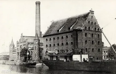 1935, Spichlerz Królewski i elektrownia 