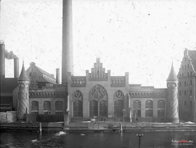 Lata 1910-1920 , Fasada elektrowni od strony Motławy.