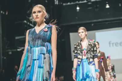 Kolekcja Freedom: moda: Patryk Wojciechowski,  biżuteria: Sława Tchórzewska