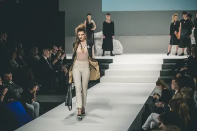 Kolekcja Revolution: moda: Magdalena Arłukiewicz, biżuteria: Jolanta i Andrzej Kupniewscy, torebki: Nina Kupniewska i Dario Alessandro 