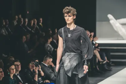 Kolekcja Revolution: moda: Magdalena Arłukiewicz, biżuteria: Jolanta i Andrzej Kupniewscy, torebki: Nina Kupniewska i Dario Alessandro 