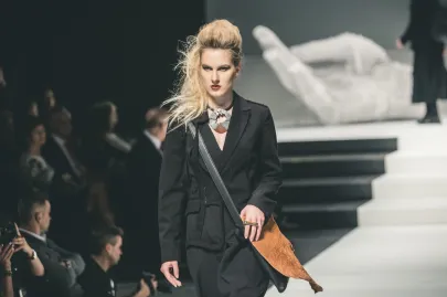 Kolekcja Revolution: moda: Magdalena Arłukiewicz, biżuteria: Jolanta i Andrzej Kupniewscy, torebki: Nina Kupniewska i Dario Alessandro 