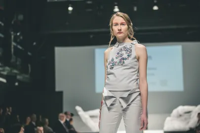 Kolekcja Freedom: moda:Joanna Szmidt, biżuteria: Marcin Tymiński
