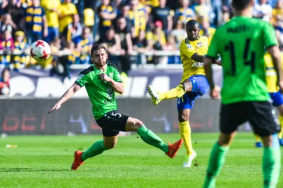 Łukasz Tymiński i Yannick Kakoko Sambea 