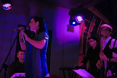 Magda Navarrete z zespołem