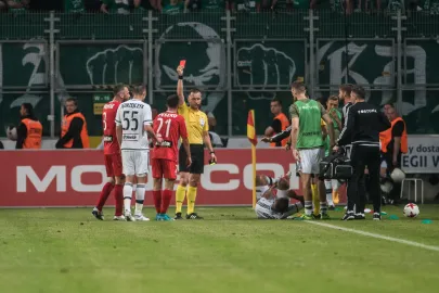 Sławomir Peszko z czerwoną kartką