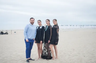 Tomasz Olejniczak z modelkami