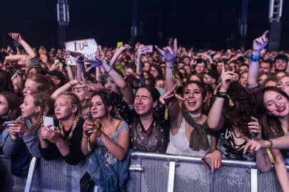 Dua Lipa wystąpiła na openerze w 2017 roku