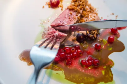 Espuma z wątróbek, sos foie gras, czereśnia z pomarańczą i cynamonem