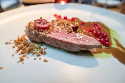 Espuma z wątróbek, sos foie gras, czereśnia z pomarańczą i cynamonem