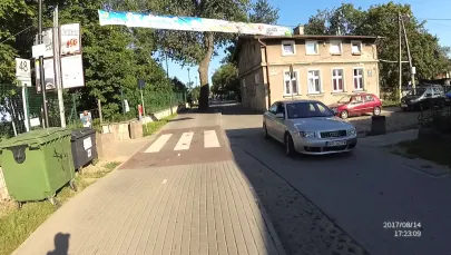 Miasto powinno zastanowić się na wysuwanymi słupkami, które uniemożliwią wjazd na Pas Nadmorski