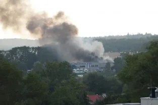 Płonął salon Iveco w Szadółkach