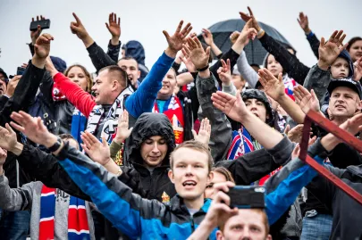 Radość kibiców po wygranym meczu