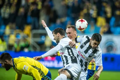 Adam Marciniak strzela gola
