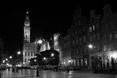ul. Długa nocą.