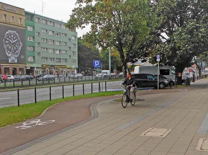 Kto nauczy rowerzystów prawidłowego korzystania ze ścieżek rowerowych?