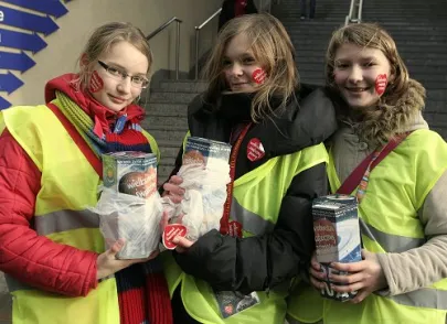 Marta,Gosia i Weronika zbierały pieniądze dla Wielkiej Orkiestry 