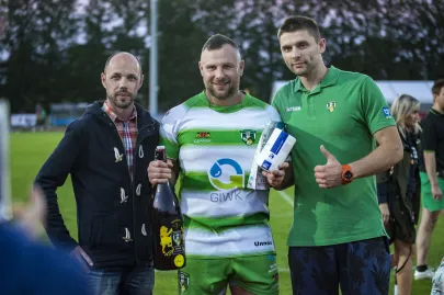 Zawodnik meczu - Tomasz Rokicki
oraz po prawej stronie Patryk Narwojsz