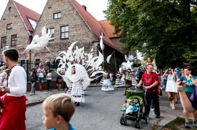 A3 Teatr "Słońce na wschodzie, na zachodzie księżyc. Sen o nocy letniej"