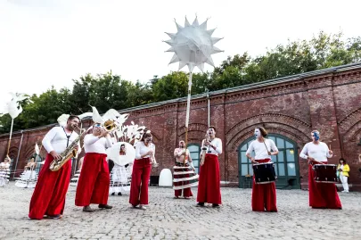 A3 Teatr "Słońce na wschodzie, na zachodzie księżyc. Sen o nocy letniej"