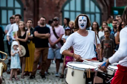A3 Teatr "Słońce na wschodzie, na zachodzie księżyc. Sen o nocy letniej"