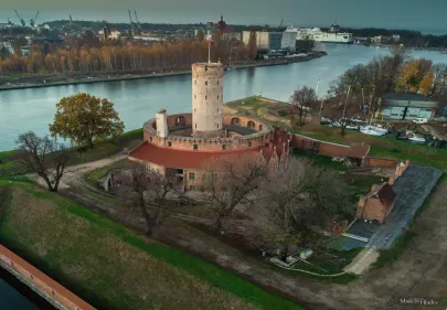 TWIERDZA WISŁOUJŚCIE