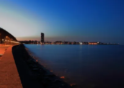 Bulwar gdyński nocą