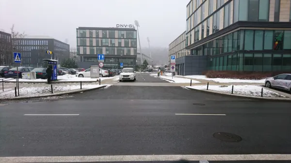 Ja tylko do bankomatu.