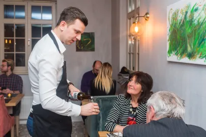 Znany trójmiejski sommelier Paweł Zduniak proponował gościom trunki, nawiązujące do starogdańskiej historii.