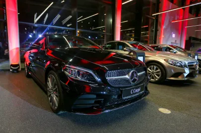 Prezentacja samochodów, m.in. Mercedesa nowej klasy B