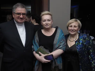 ksiądz Grzegorz Miloch, dyrektor Hospicjum im. Św. Wawrzyńca, Joanna Matuszewska, Krystyna Przybylska